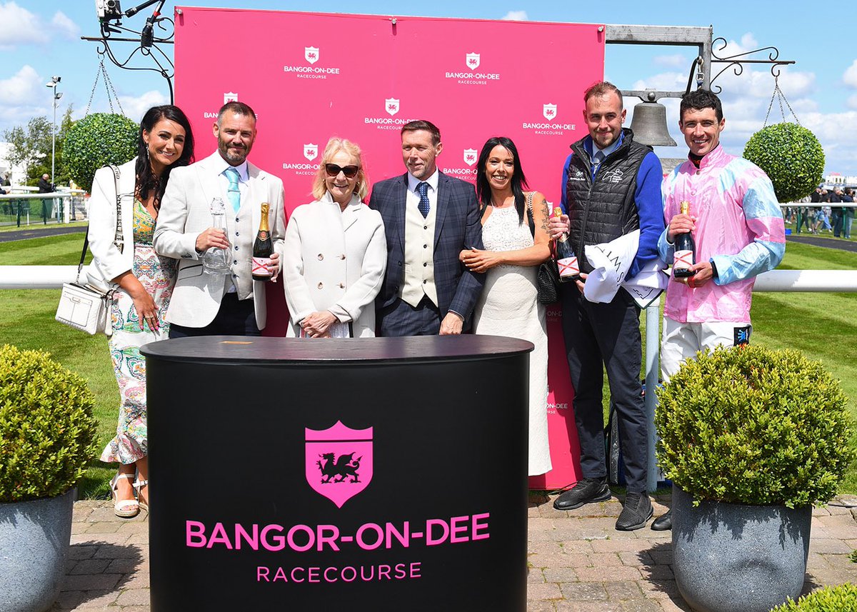 BangorRaces's tweet photo. RACE 2 RESULT: THE CASTLE MEWS WINDOWS HANDICAP STEEPLE CHASE

🥇Almazhar Garde
🥈Getaway Glory
🥉Rebellious Gale

Jockey: Paul O’Brien
Trainer: Charlie Longsdon
Owner: Arthur’s Party

📸 @offphoto @CharlieLongsdon https://t.co/acuLwBEAXg