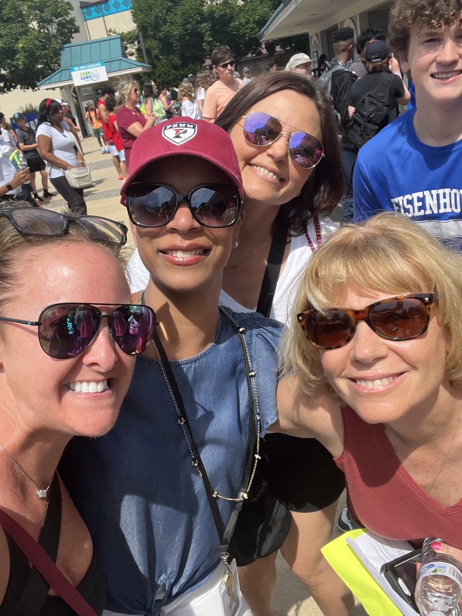 JenCalendrillo's tweet image. Bus 2 + Group 1 = fun trip! Congrats, 8th graders! ⁦@WPSEisenhower⁩