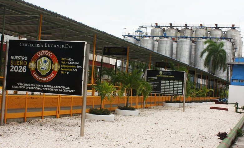 🍺🍻#Cuba🇨🇺 ... 

Nuestro corresponsal en #Holguín,  <a href="/Narr1982/">Nelson Alejandro</a> reporta sobre la puesta en marcha de moderna línea de toneles en Cervecería Bucanero S.A. 

Entérate de los detalles 👇👇

juventudrebelde.cu/cuba/2024-06-0…