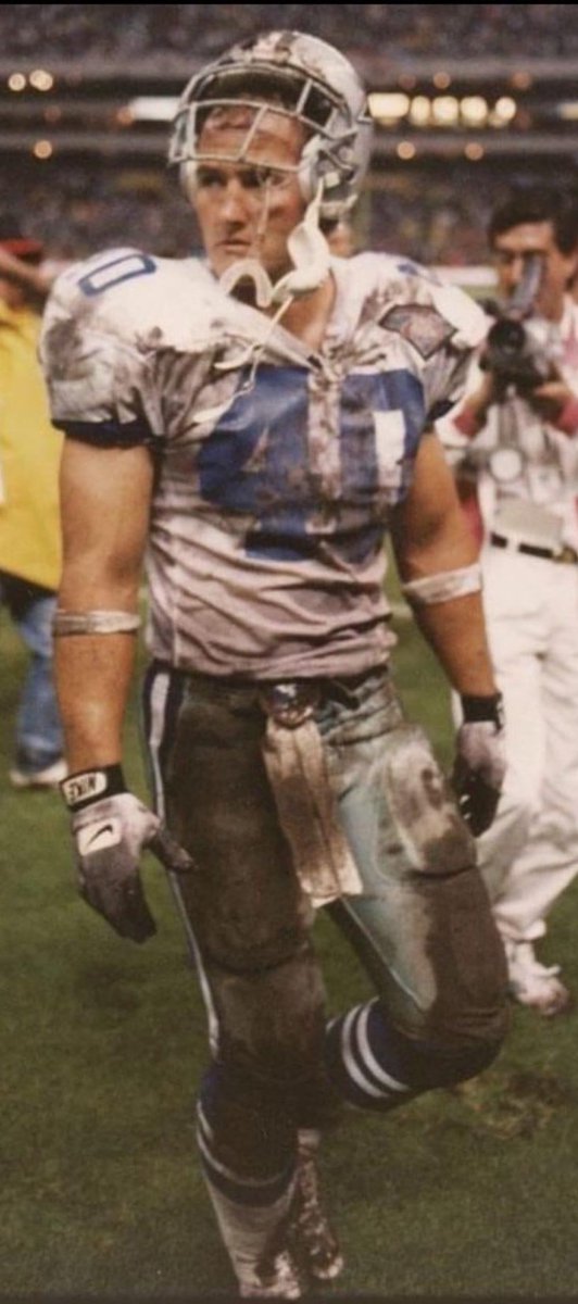 HeartOTXHeartMD's tweet photo. This dude was my football #SpiritAnimal 😊🏈
He just had a birthday this week. Happy belated birthday, #BillBates https://t.co/ZfgZ6aPwGB
