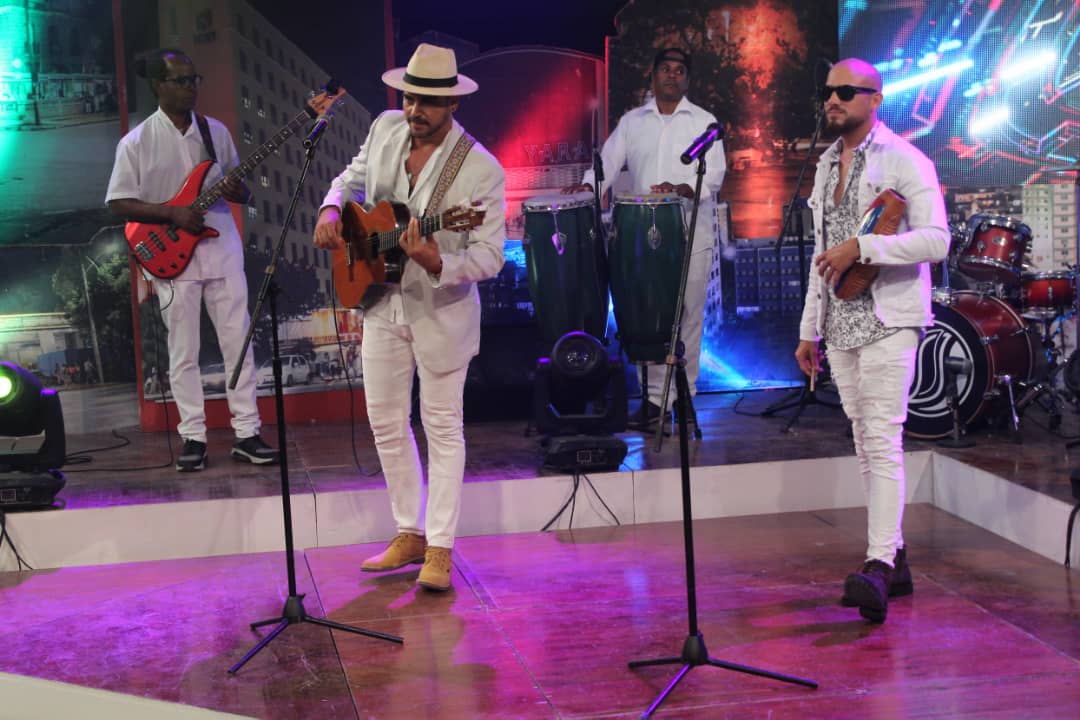 ahsjovenescuba's tweet photo. 📺 #AHSEnTV
Éste sábado en el programa #23yM , estará como invitado Yosander Estevez,director del Septeto Agranel, por @cvdetodos a las 6:30pm.
👥La agrupación mereció el #PremioCubadisco2024 con el 📀Aderezo,categoría Opera Prima, y la #BecadeCreaciónIgnacioVilla2023, #AHSCuba. https://t.co/3h51k0AfqS