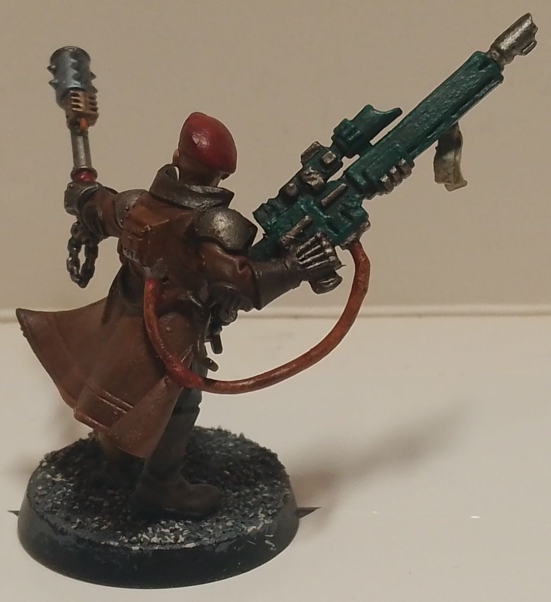 The Ordo Xenos also got some additional Inquisitors.
One OG and one who's a wild mix of Kits.

#Warhammer40k