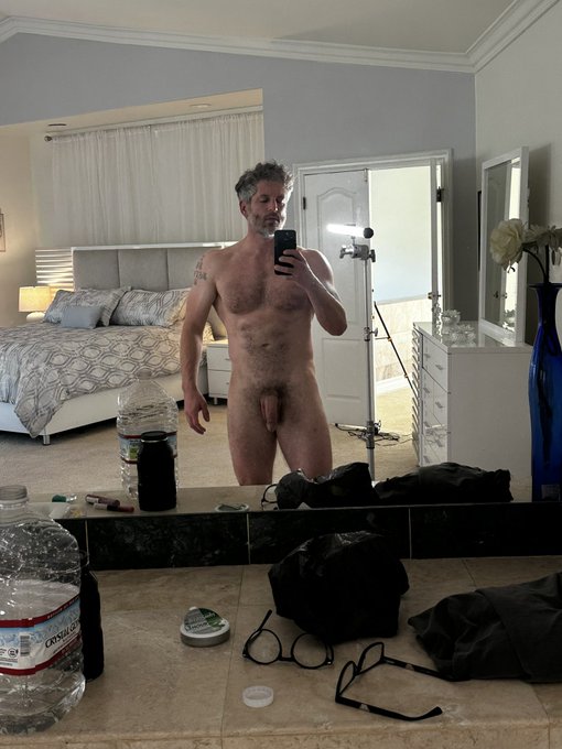 Sending out a solo this weekend on my OF. https://t.co/x3zg6nynV2