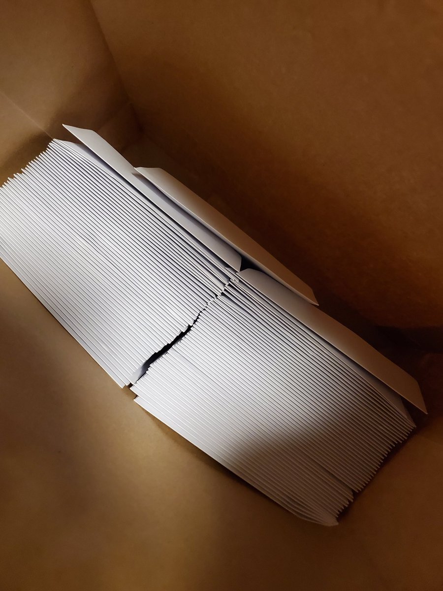 CD作業がやっと終わりそうです💧
１枚30分×100枚…休みの合間に手作業で心を込めてやっとやっとです
CD作業をしながら会場の地図作成に大苦戦中です…😭　
皆さんにお渡しする地図ですが私がとても機械音痴のため張り合わせ又は手書きの地図になりますカッコいい物をお渡ししたかったのにごめんなさい