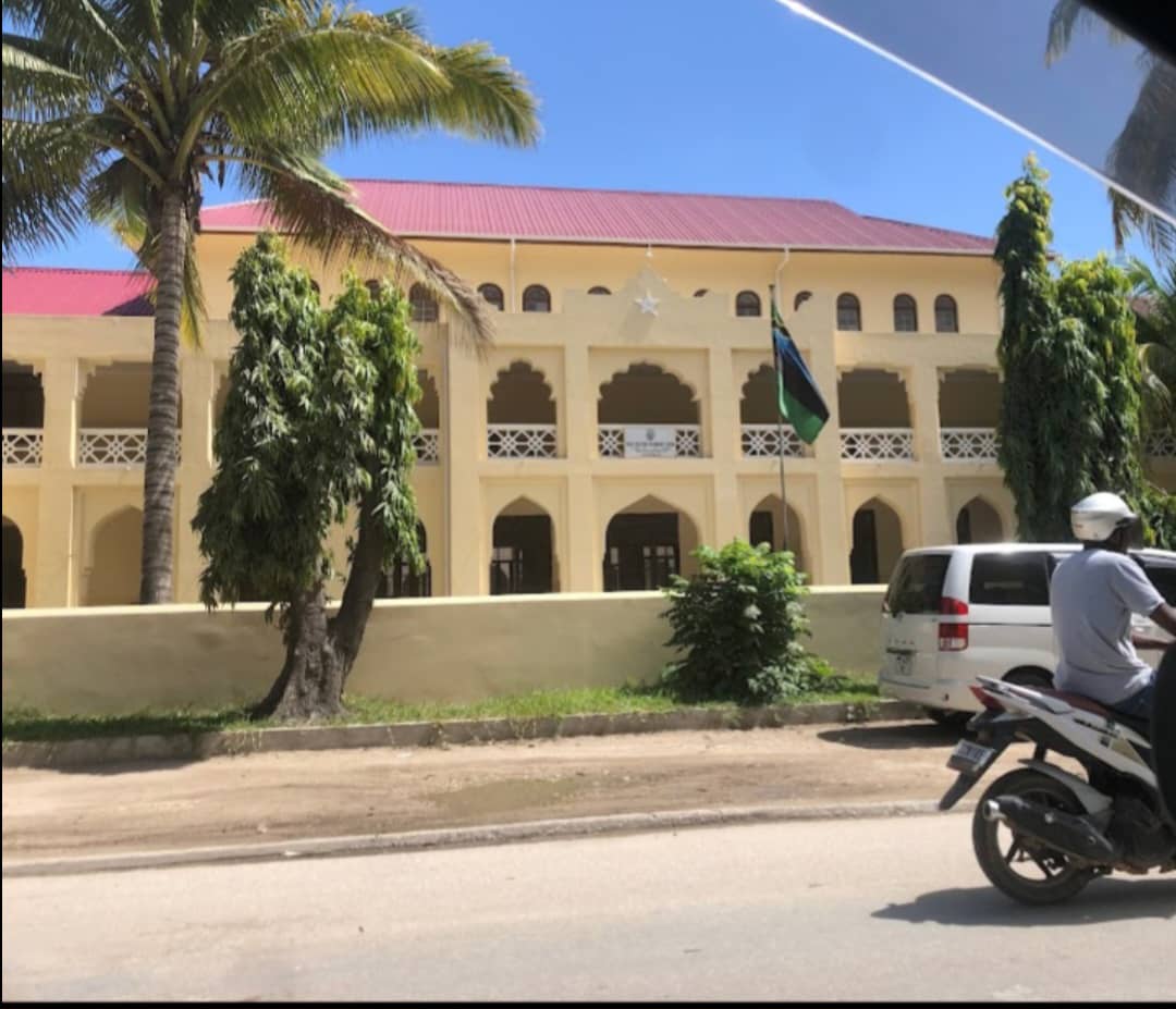 shibru_mamo's tweet photo. With Majesty Halessilasie's secondary school students representatives in Zanzibar. https://t.co/phuOoBk83b