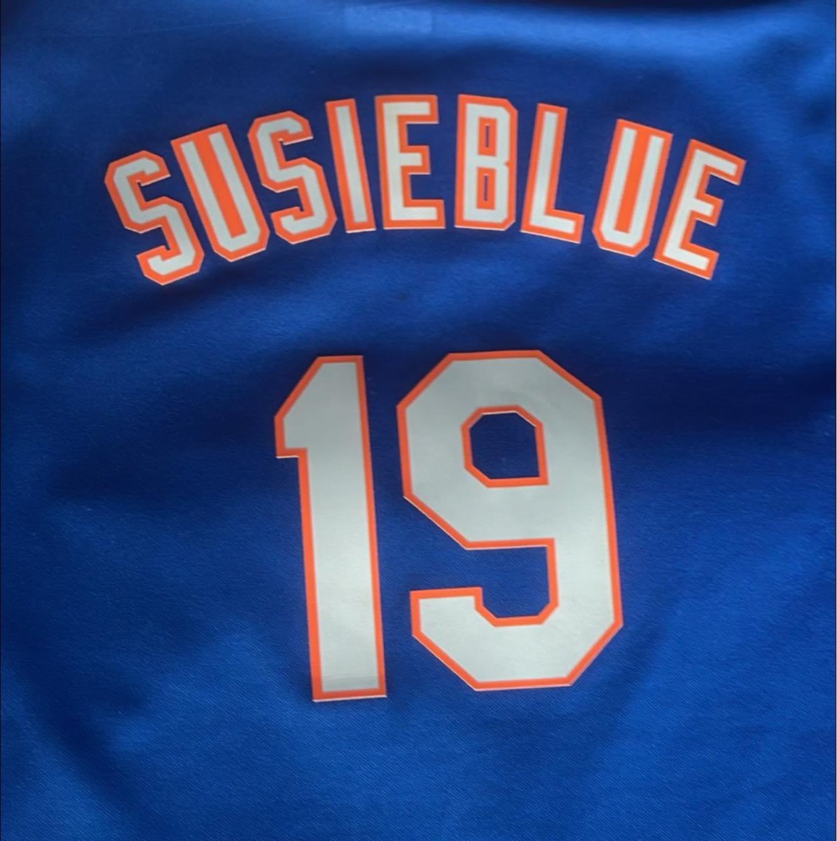 Susieblue19's tweet photo. Todays jersery #LFGM #londonseries  #ilovemyteam #luckylassie 🧡💙⚾️ https://t.co/mPGdQgdB4s