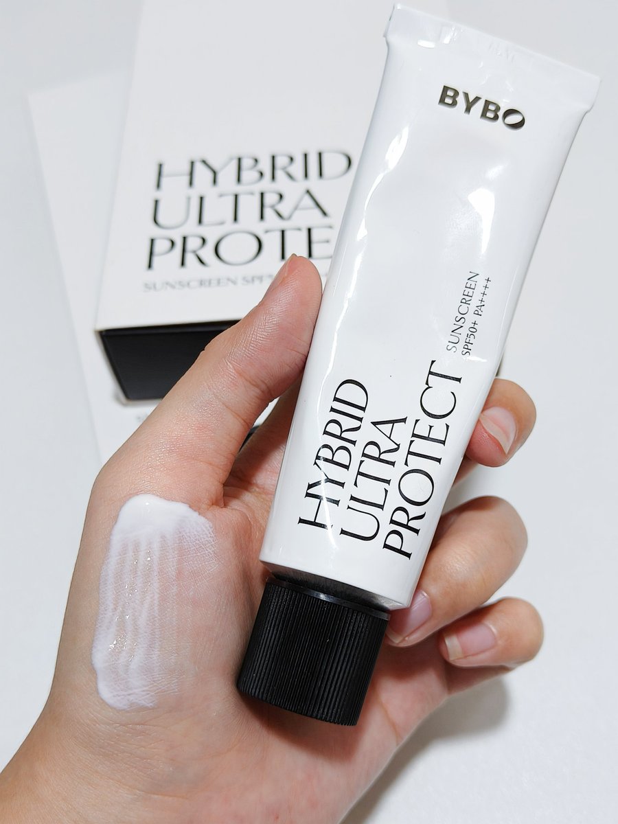 namsuu7's tweet image. กันแดดที่ดีคือกันแดดที่ทาเท่าไหร่หน้าก็ไม่วอก ☀️ ไม่เป็นคราบ แล้วก็ไม่อุดตันผิว นี่ทากันแดด #BYBO 2 ข้อนิ้วทุกวันสบายผิวมากกกก เนื้อเบาเกลี่ยง่าย บอกเลยลงก่อนแต่งหน้าผิวคือสวยที่สุด ชุ่มชื้นดีมาก หน้าไม่มันด้วย ใช้ได้กับทุกสภาพผิว แพ้ง่ายแบบเราก็ใช้ได้น้าาา #ใช้ดีบอกต่อ