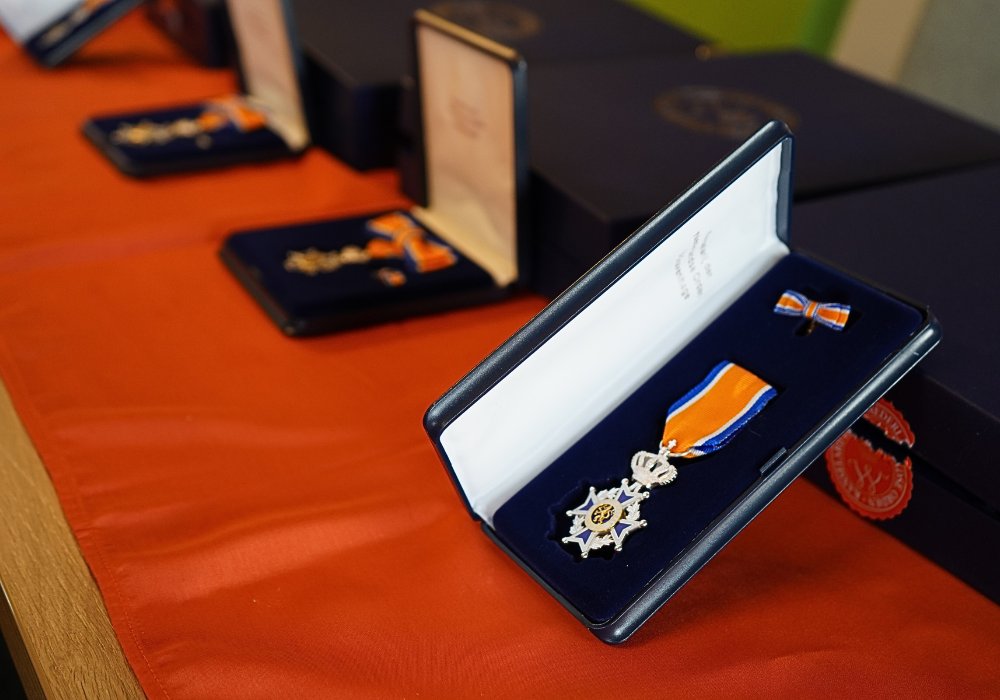 Wie verdient volgens jou een Koninklijke onderscheiding (lintje)? Een lintje is bedoeld voor mensen die zich op een bijzondere manier hebben ingezet voor de samenleving. 🥇 Je kunt iemand voordragen voor volgend jaar. Dien je voorstel in vóór 15 juli ➡️ bit.ly/4caqpDU