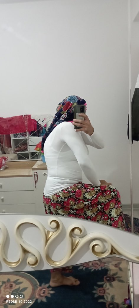 Balıkesirli pasif takipçim. Eşinin. Kıyafetlerini. Giymiş nasıl diyor yorumlarınızı bekliyor