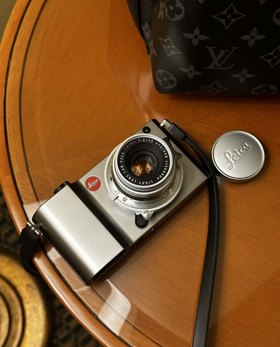 ShotenKobo's tweet photo. 今夜の周八枚  x  Leica TL ✨ 🍷
#lightlenslab
#lll35 
#lll35mmf2 
#8element 
#8枚玉 
#8枚玉ズミクロン35mmf2の復刻版 
#周八枚 
#summicron35
#summicron1st https://t.co/oeKygn3g3W