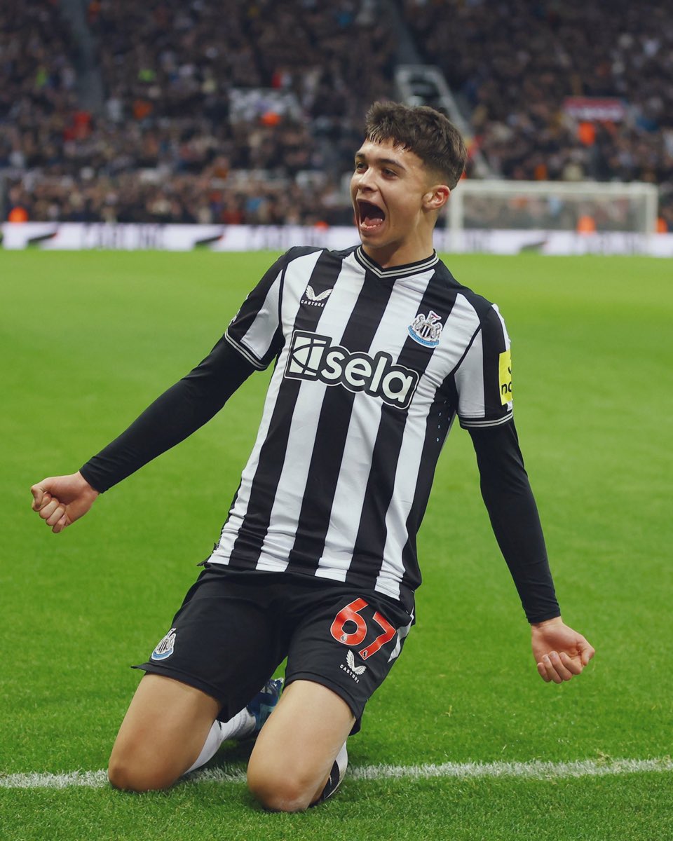 john_nufc42's tweet photo. This lad is gong one helluva baller for many many years to come😇
He’s only 18 and has got plenty of years ahead of him✅
#NUFC #LM67 ⚫️⚪️⚫️⚪️ https://t.co/do78erwO31