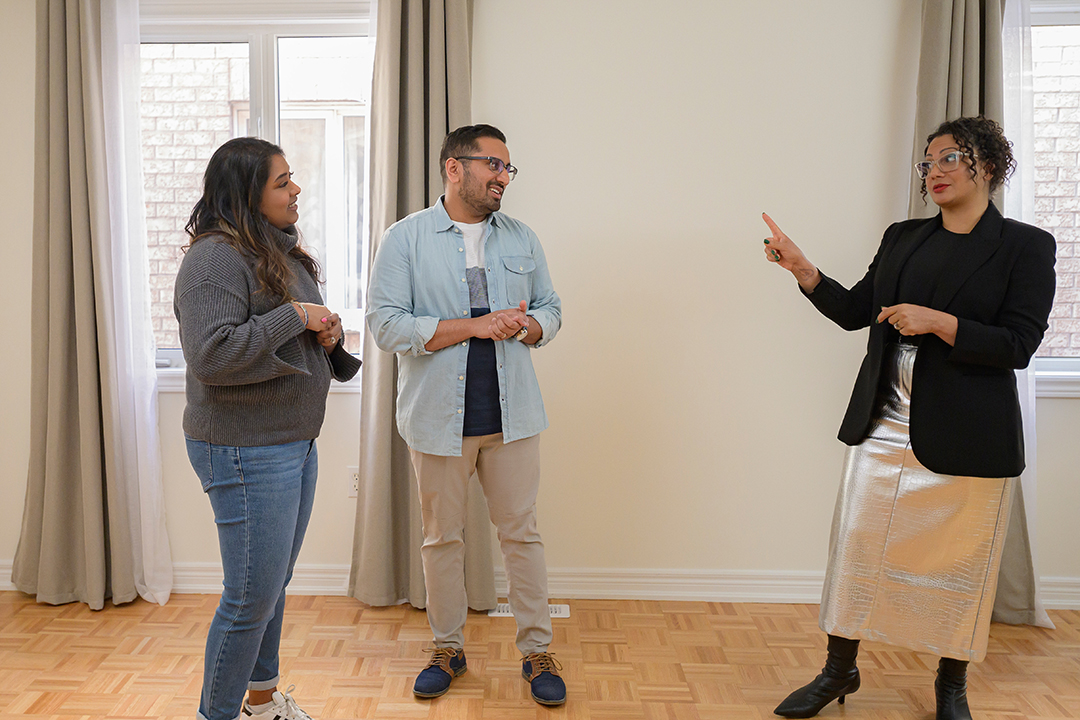 _propertyvirgin's tweet photo. Don't you dare miss the SEASON FINALE of #PropertyVirgins today at 12pm/11c on @AETV's #HomeMadeNation. 🏡✨ https://t.co/2IoP9dX4Xd