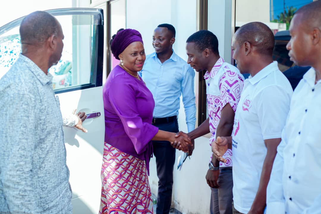 Dr Elizabeth Sanga (@drbsanga) on Twitter photo Mwenyekiti wa <a href="/NgomeyaVijana/">Ngome ya vijana_Official</a> Taifa, Ndugu <a href="/abdulnondo2/">Abdul Nondo ๐น๐ฟ</a> akipomokea KC <a href="/SemuDorothy/">Dorothy Semu</a>. KC ndio mgeni rasmi wa mahafali ya wanavyuo wa ACT-Wazalendo.
#TaifaLaWote #MaslahiYaWote Mwenyekiti wa <a href="/NgomeyaVijana/">Ngome ya vijana_Official</a> Taifa, Ndugu <a href="/abdulnondo2/">Abdul Nondo ๐น๐ฟ</a> akipomokea KC <a href="/SemuDorothy/">Dorothy Semu</a>. KC ndio mgeni rasmi wa mahafali ya wanavyuo wa ACT-Wazalendo.
#TaifaLaWote #MaslahiYaWote