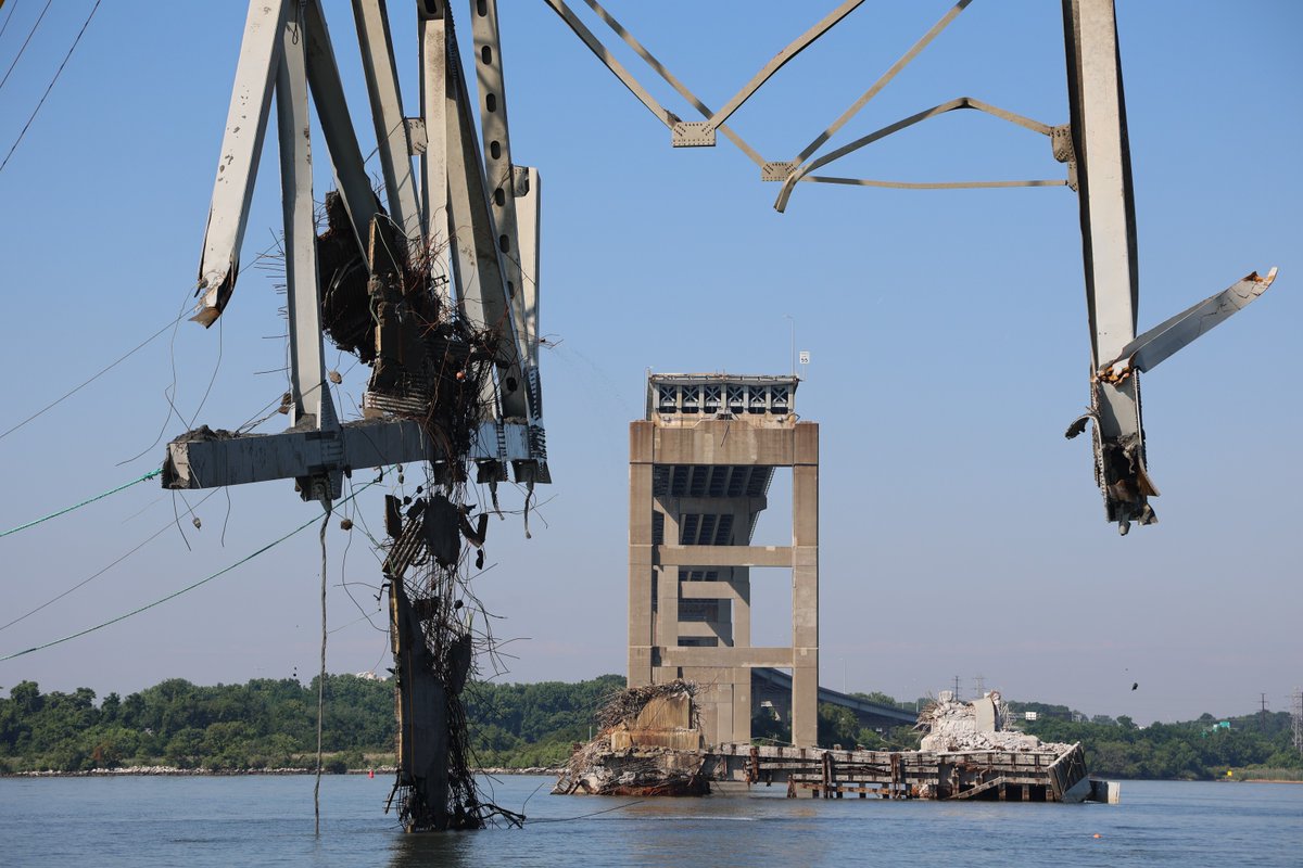 MarylandDOT's tweet image. Salvage crews removed this 420-ton steel truss of the Key Bridge from the Patapsco River earlier this week.
Unified Command projects the full channel will reopen soon.
@TheMDTA @Portofbalt @USCG @USNAVY @USACEBaltimore
#KeyBridge #KeyBridgeNews
