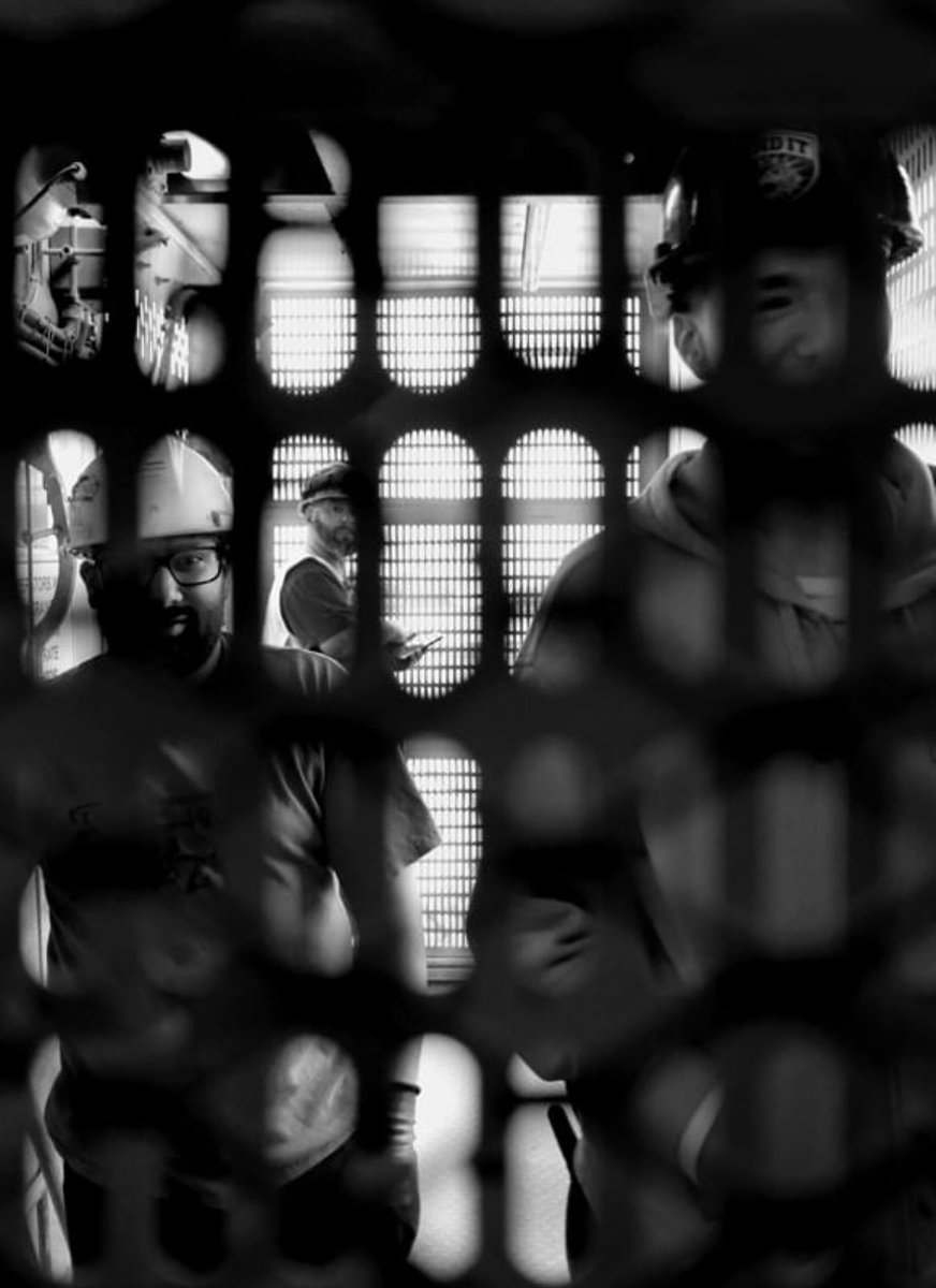 b_wpics1204's tweet photo. June 7th 2024
Construction Workers
©️ stephen uhraney photo
@FRAMSlokker 
#brightwater

#photography #photographer
#documentaryphotographer
#construction #monochrome
#blackandwhitephotography
#buildingcommunities #everydaylife #stories #trades #liuna183 #liuna https://t.co/PNhId9poJU