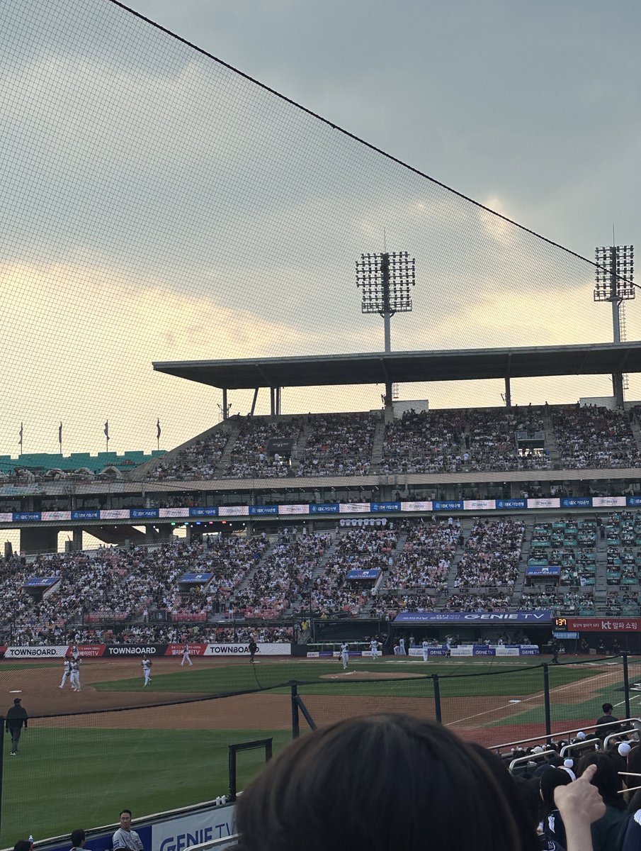 augclover's tweet photo. 야구장 낭만 https://t.co/PbIYpunCh2