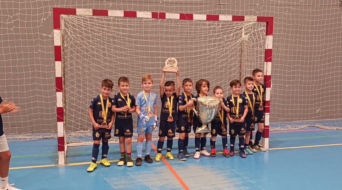 ciudaddeplasenc's tweet photo. 🥇 ¡𝐂𝐀𝐌𝐏𝐄𝐎𝐍𝐄𝐒! 🏆

El 𝗭𝗮𝗴𝗮𝗹𝗶́𝗻 𝗔 se ha proclamado Campeón de Extremadura en fútbol sala. Han ganado 3-1 al CD Diocesano en la final disputada en Calamonte.

No hay nada que se os resista… ¡Sois ENORMES! https://t.co/3Z8SA1SMuK