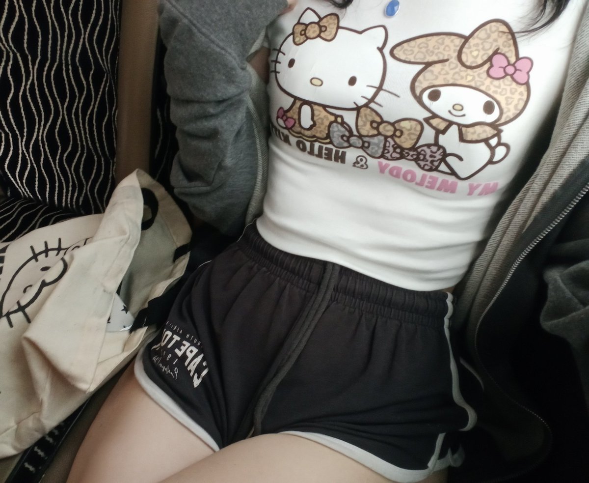 o meu crush deu-me esta t-shirt 😸☝️