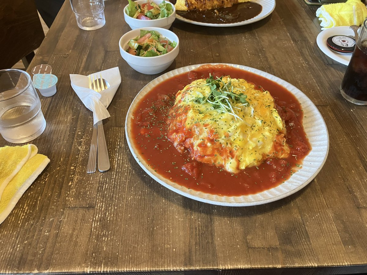 今日はかつてのバイト仲間とハロッズランチ。
あれから1年3ヶ月程経ち、
現在は庭師さんをしてますが、すごく調子良さそうで良かったです。

弊社は以前からポスティングの仕事もしているのですが、またポスティングの御依頼も頂き有難い限りです。

これからも好調が続きます様に、、^ ^