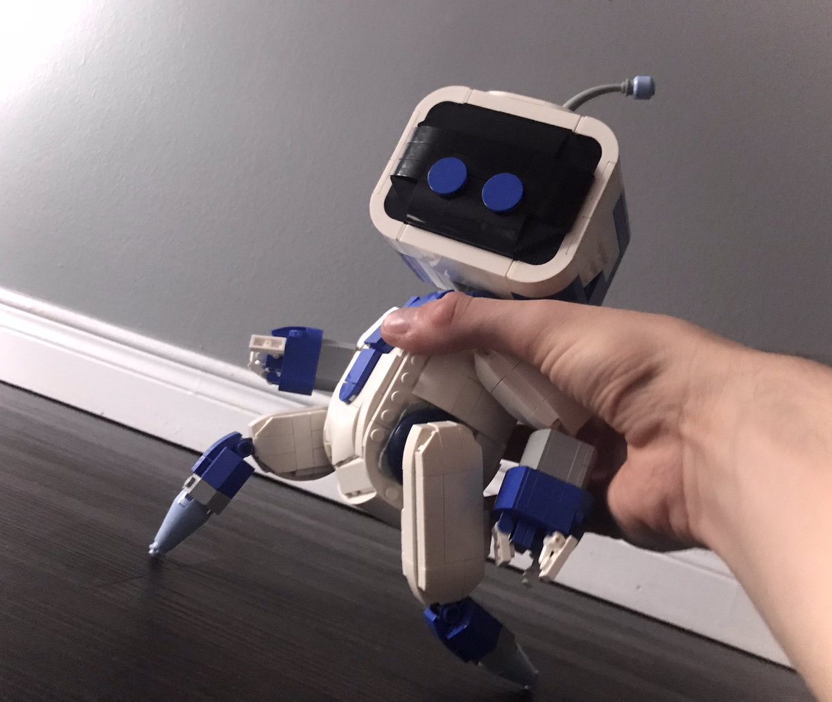 _Quinn_G's tweet photo. I’ve finally built my Lego design of @TeamAsobi’s ASTRO BOT out of real Lego bricks! So happy with how it turned out! 

Please consider supporting the Lego Ideas project linked below if you want to see it become a real Lego set!

#AstroBot #LEGO #MOC #LegoIdeas #PS5 https://t.co/x637s6G1T4