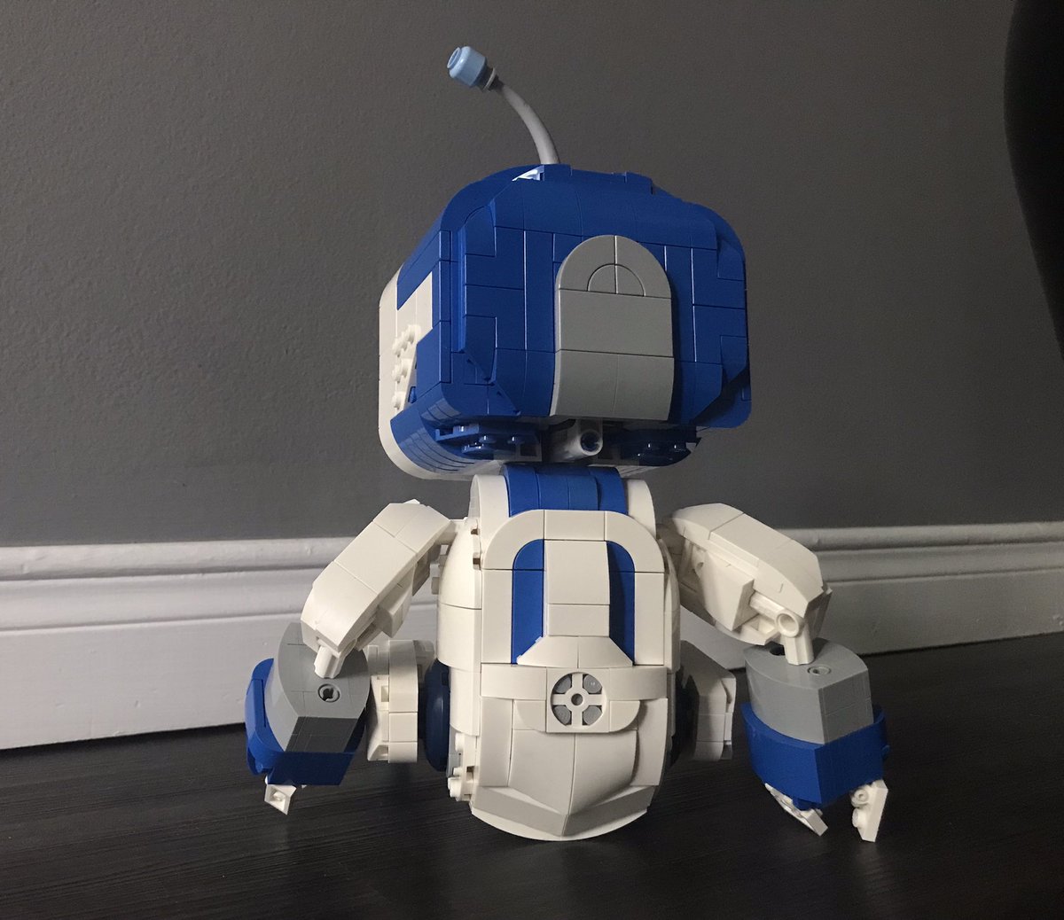 _Quinn_G's tweet photo. I’ve finally built my Lego design of @TeamAsobi’s ASTRO BOT out of real Lego bricks! So happy with how it turned out! 

Please consider supporting the Lego Ideas project linked below if you want to see it become a real Lego set!

#AstroBot #LEGO #MOC #LegoIdeas #PS5 https://t.co/x637s6G1T4