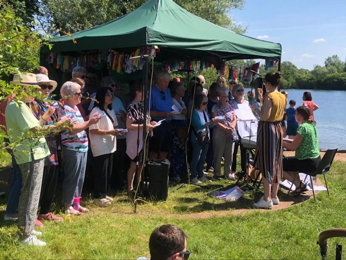 RadleyLakes's tweet photo. Last weekend we were enjoying the sunshine at Thrupp Lake, as well as the wonderful music of ACCord, Abingdon Community Choir, at our Lakes and cakes event!

#radleylakes #radleylakestrust #abingdon #nature #naturelovers #conservation #conservationeducation https://t.co/61luXVIZYY