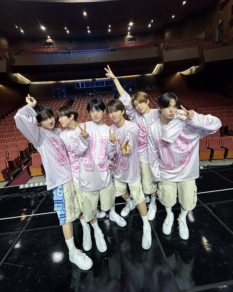 NCT WISH 'SCHOOL of WISH' in Jeonju 👟 NIKE Supreme × Nike Air