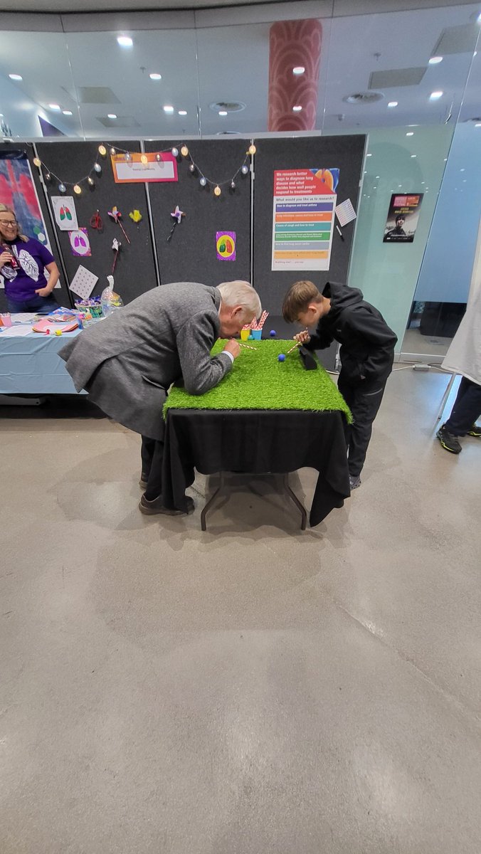 h_durrington's tweet photo. #UoM200 @OfficialUoM @LeanneConsNurse @ManchesterBRC @DrAmlanC @ConalHayton @letsgetvocal 
Still time to craft a windmill, colour in lungs, blow bubbles and play blow football.. or just munch sweets and grab a sticker! #keepinglungshealthy https://t.co/O9Zv49IBVk