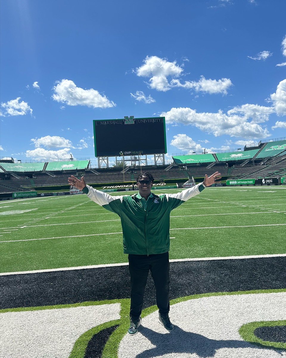 ProfessorMFitz's tweet photo. 16 years since being back on campus. Grateful to impact the current &amp; future generation of Thundering Herd footballers. 

God is the GREATEST. 

#FaithFocusFinish 
#WeAreMarshall💚 https://t.co/eIabbq7IwZ