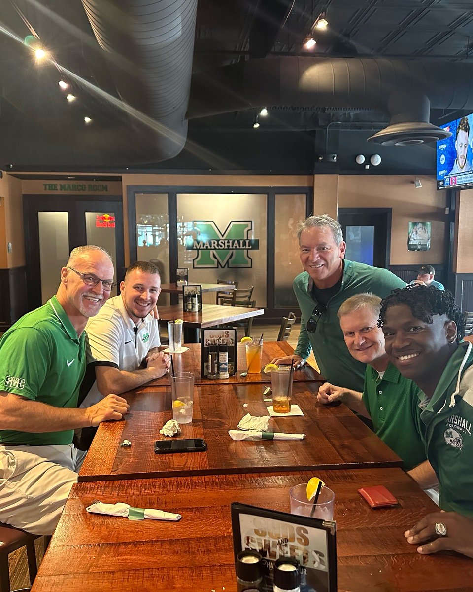 ProfessorMFitz's tweet photo. 16 years since being back on campus. Grateful to impact the current &amp; future generation of Thundering Herd footballers. 

God is the GREATEST. 

#FaithFocusFinish 
#WeAreMarshall💚 https://t.co/eIabbq7IwZ
