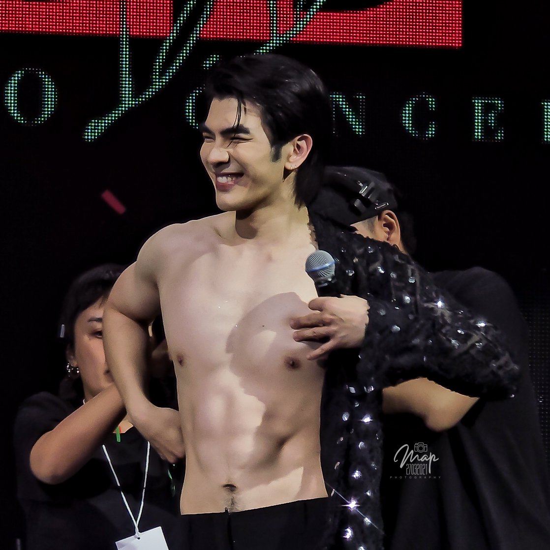 ซ้อมคอนไปด้วย แล้วได้เท่านี้ก็เก่งแน้ววว

#Mile1stSoloConcert 
#MilePhakphum <a href="/milephakphum/">mile phakphum</a> 
#AUTHENTICMILECONCERT