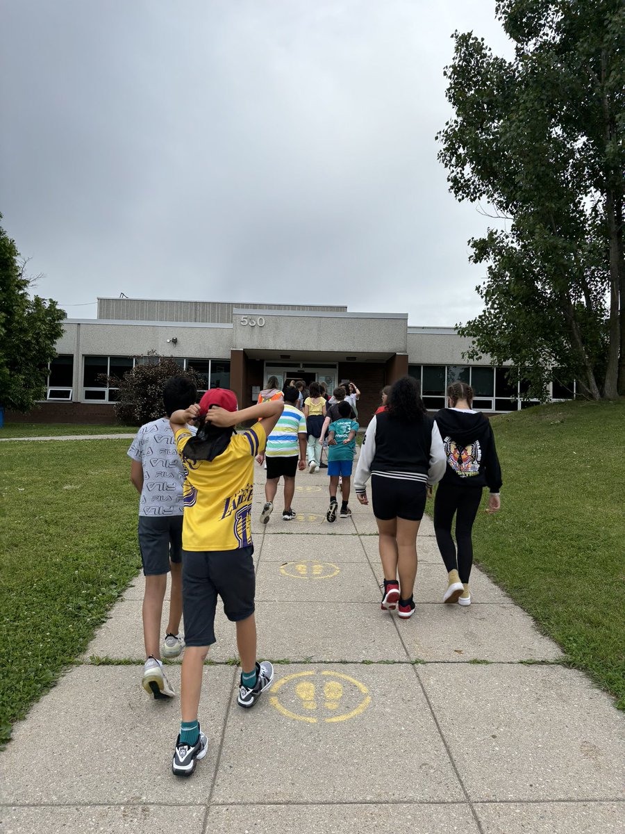 matessich's tweet photo. Our grade 6s enjoyed the walk to @WG_Davis! Thank you to the razorback students and Mr. Dube for the tour and tips! #readyformiddleschool @wrdsb @gvcwrdsb https://t.co/49AVDalY29