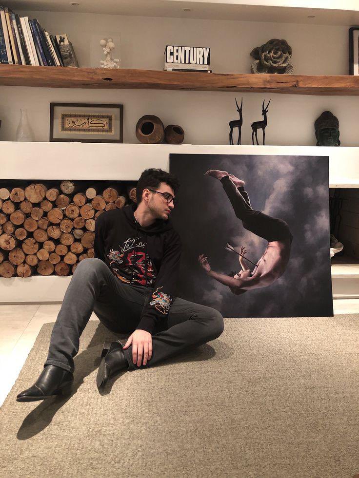 CURIOSIDADES DO ANTI-HERÓI: 

- Tem uma música descartada chamada Forasteiro;
- De início, era pra ter sido um álbum mais colorido e otimista, tendo Louquinho como primeiro single; 
- Foi o álbum que iniciou a tradição das audições; 
- Foi a quarta maior estreia de um álbum pop