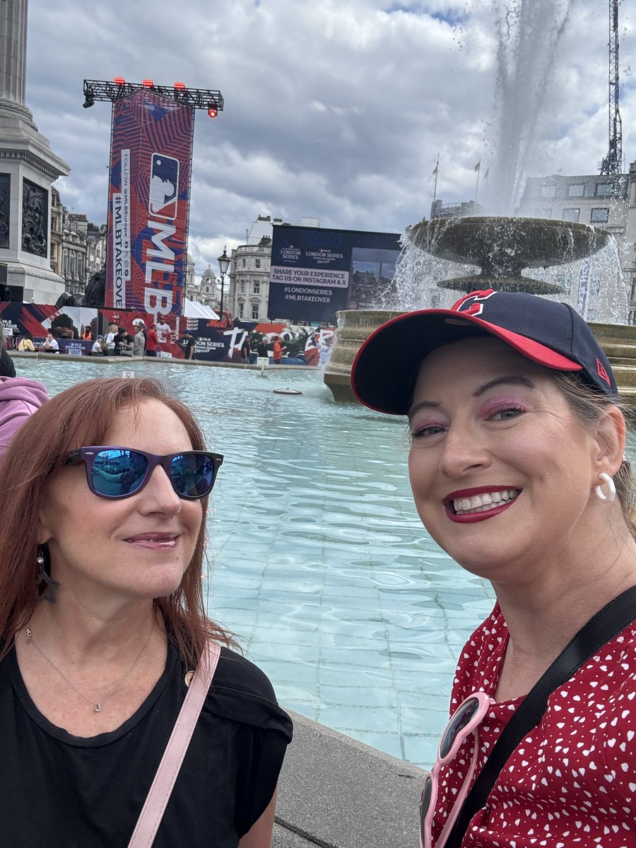 AmyHarber's tweet photo. it was legit cheaper to get a hat in England than Cleveland #fortheland #londonseries #mlbtakeover https://t.co/NGEM0gufze