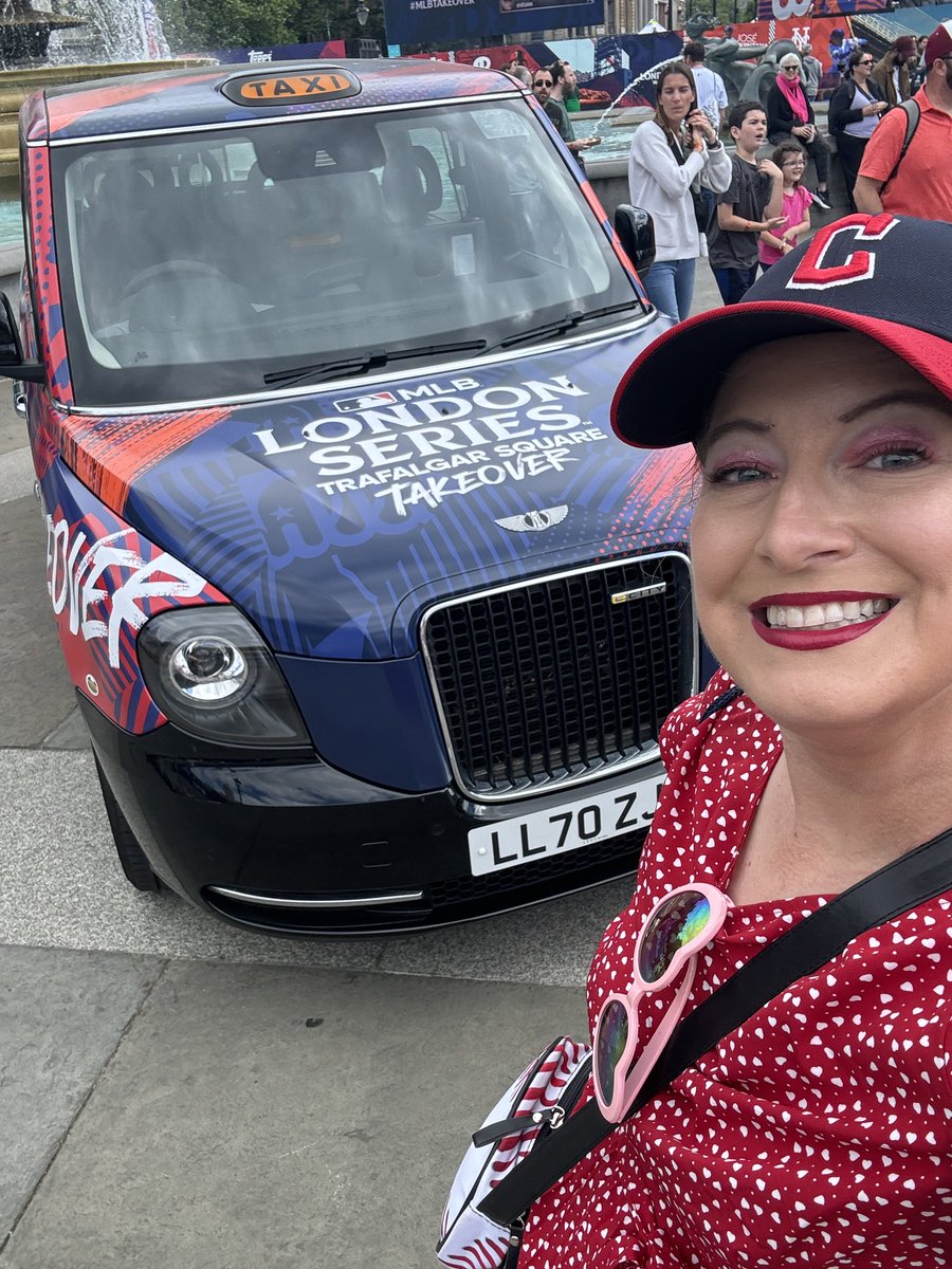 AmyHarber's tweet photo. it was legit cheaper to get a hat in England than Cleveland #fortheland #londonseries #mlbtakeover https://t.co/NGEM0gufze