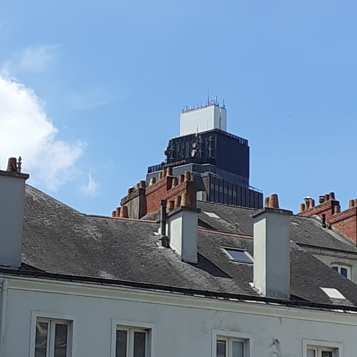 GuyonvarchC's tweet photo. Pelec'h on me? #brezhoneg ha #galleg asambles. #bzhg Où suis-je? #breton et #francais réunis. https://t.co/j8bRQn6AiO