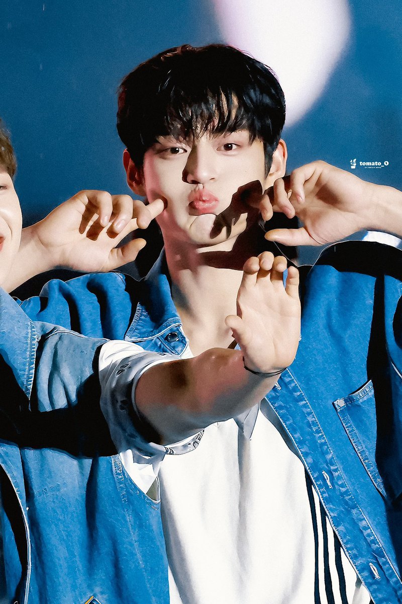 bunnyhao_'s tweet photo. HES JUST A BABY https://t.co/yw4LnBv17u