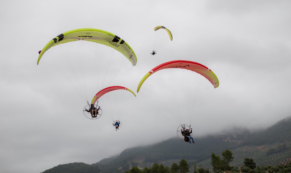 🪂🎶🥾 Las exhibiciones aéreas, el deporte y la música protagonistas de la jornada central del FIA El Yelmo 

#FIAElYelmo #Cine #AndalucíaElLugarDelDeporte #Festival #Vuelo #Aventura #Naturaleza #Parapente #Paramotor
 fiaelyelmo.com/las-exhibicion…