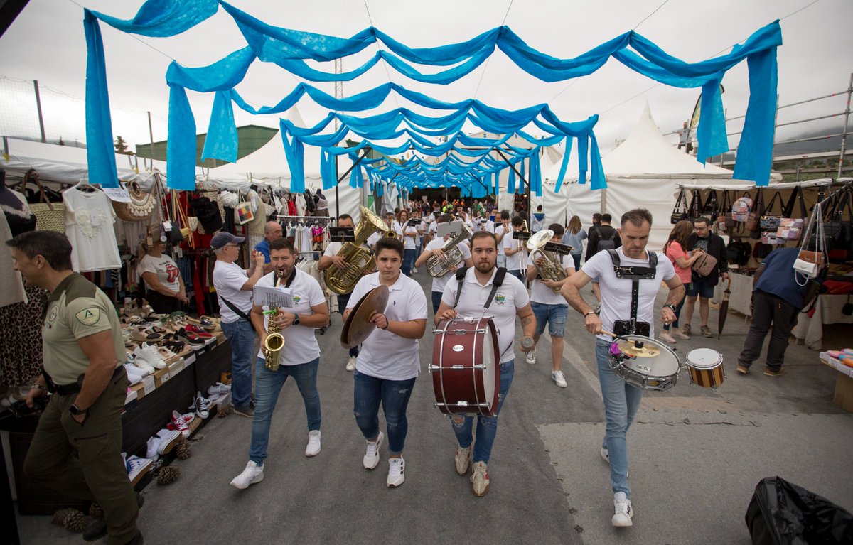 fiaelyelmo's tweet photo. 🪂🎶🥾 Las exhibiciones aéreas, el deporte y la música protagonistas de la jornada central del FIA El Yelmo 

#FIAElYelmo #Cine #AndalucíaElLugarDelDeporte #Festival #Vuelo #Aventura #Naturaleza #Parapente #Paramotor
 https://t.co/1bBu7ssAdX https://t.co/dxtnxEhFba
