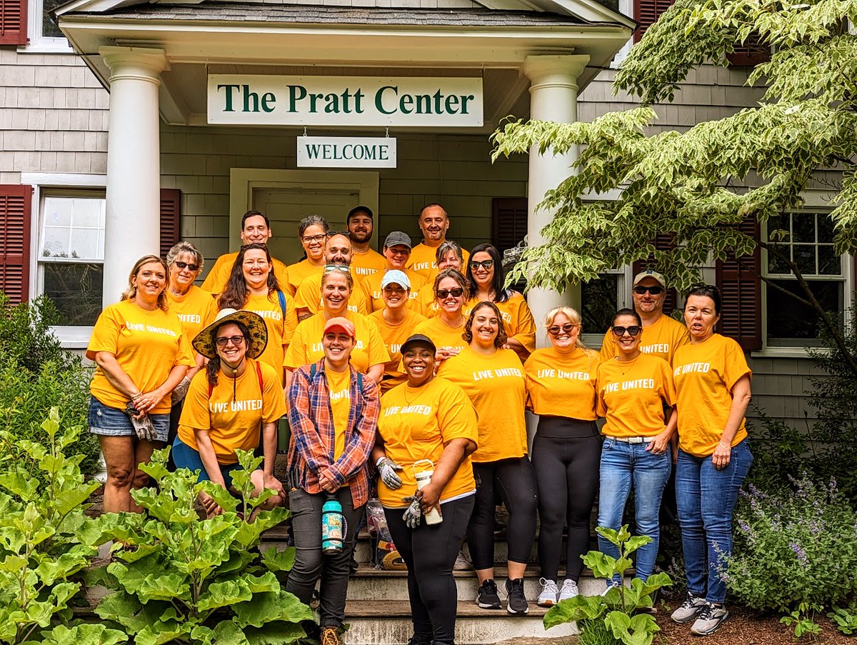 A special thanks to the volunteers who came out to @PrattNaturecenter from @unionsavingsbank to participate in our #DayofAction