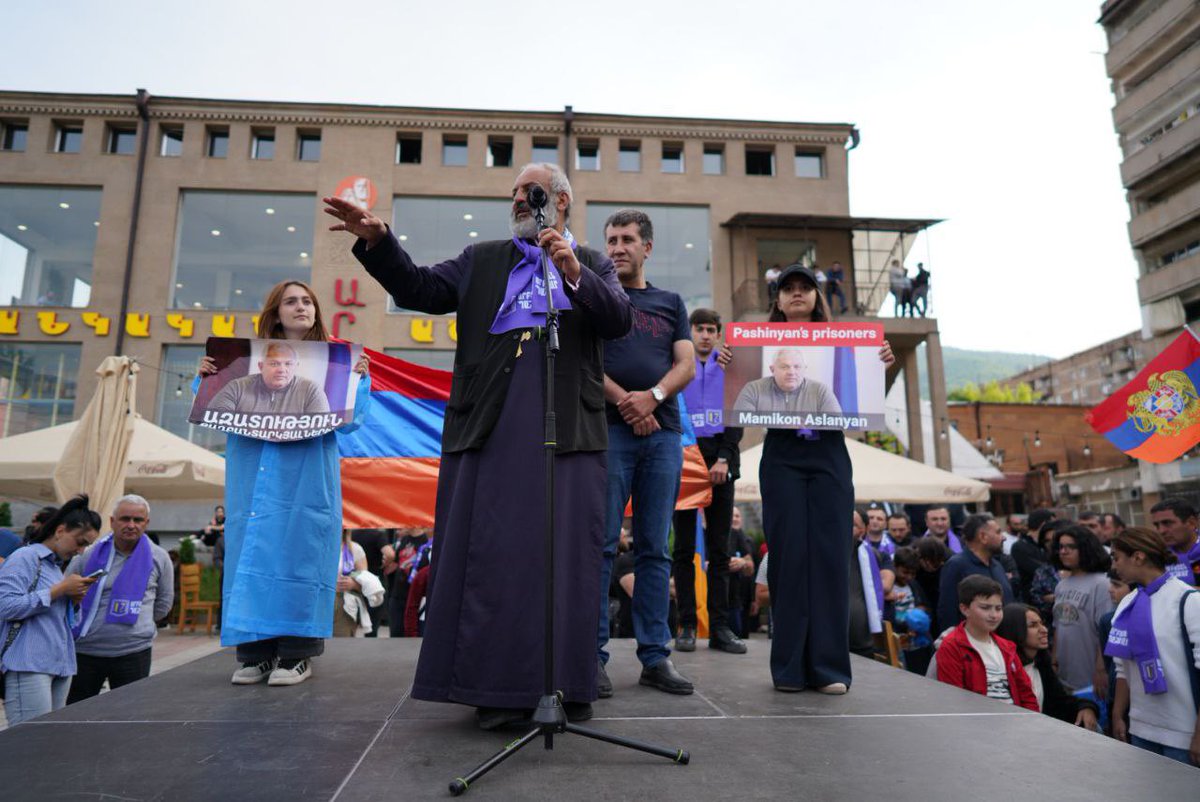 SrbazanBagrat's tweet image. Upon arriving in Vanadzor, I wish to greet Mamikon Aslanyan, he was  elected mayor by its people and has been in detention for two years without any charges.

#EnoughLies

#JustCause