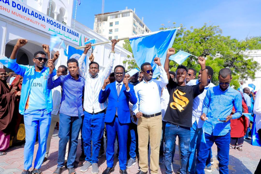 MOSYC11's tweet photo. Today, the youth of Banadir region came together for a significant meeting where both the Banadir Regional Government and Hamar Local Government officials expressed their support and gratitude to President Hassan Sheikh Mahmoud.  🇸🇴
@UNinSomalia https://t.co/l14PCzpCBV