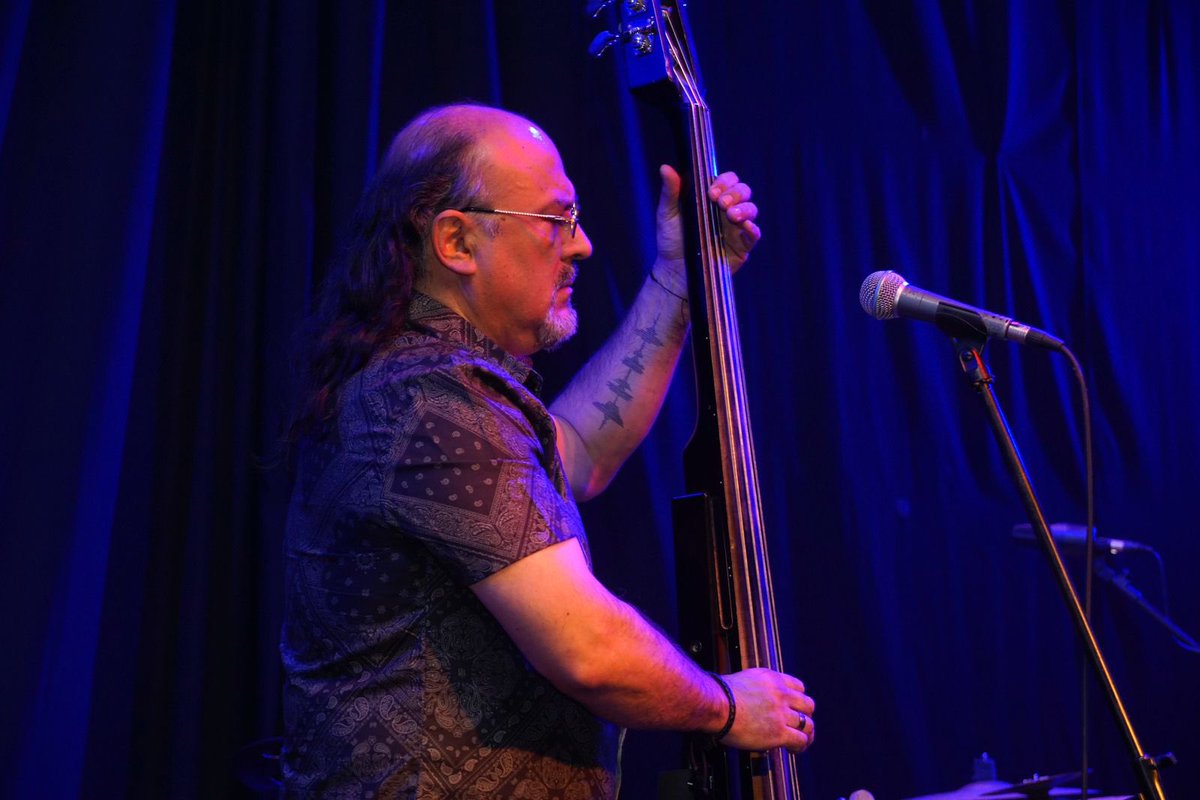 las presentaciones de 𝐈𝐯𝐚́𝐧 𝐓𝐨𝐫𝐫𝐞𝐬 𝐲 𝐙𝐚𝐩𝐚𝐭𝐢𝐥𝐥𝐚𝐬 𝐒𝐨𝐜𝐢𝐚𝐥 𝐁𝐥𝐮𝐞𝐬, 𝐍𝐞𝐥𝐬𝐨𝐧 𝐋𝐚𝐩𝐥𝐚𝐠𝐧𝐞 y 𝐁𝐥𝐮𝐞 𝐍𝐨𝐭𝐞, donde también estuvo presente el alcalde Manuel Zúñiga.
#ElBosqueMunicipioCiudadano