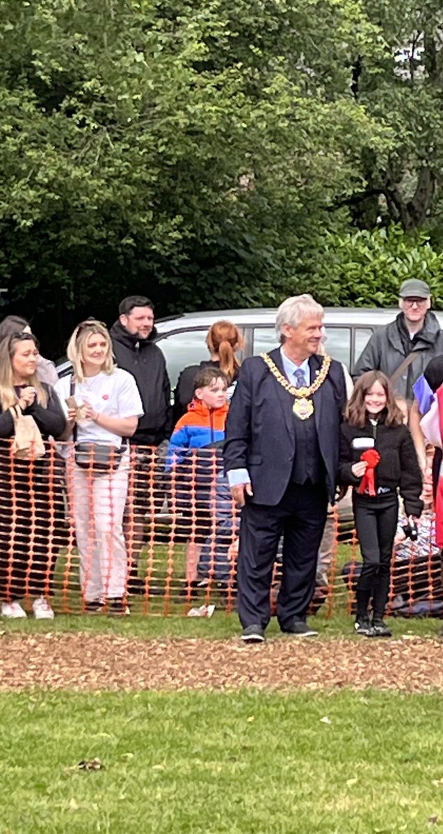 The winner of the ‘Look like your dog competion’ #Didsburyfestival with the #Lordmayorofmanchester    Sorry no dog!