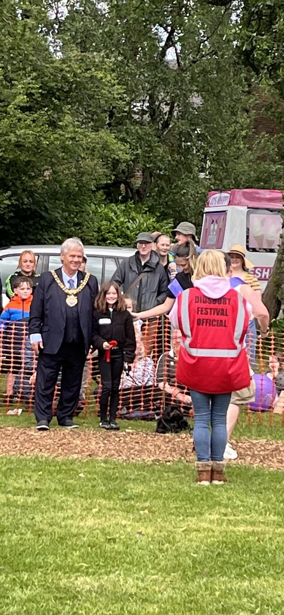 Here’s the dog #Didsburyfestival #manchestercitycouncil #didsburypark