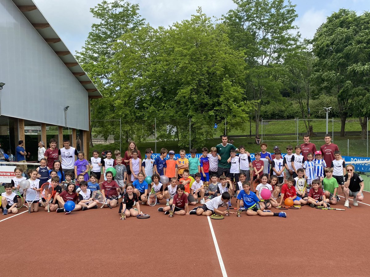 txtenis's tweet image. |GRAND SLAM DOMUSA TEKNIK|🎾🎾
Gaur txikienekin denboraldi bukaerako festa egin dugu. 2017, 2016, 2015 eta 2014ean jaiotakoekin. Denak dira gure txapeldunak🙌🙌

#TxTenis #Txerloia #GrandSlam #DomusaTeknik