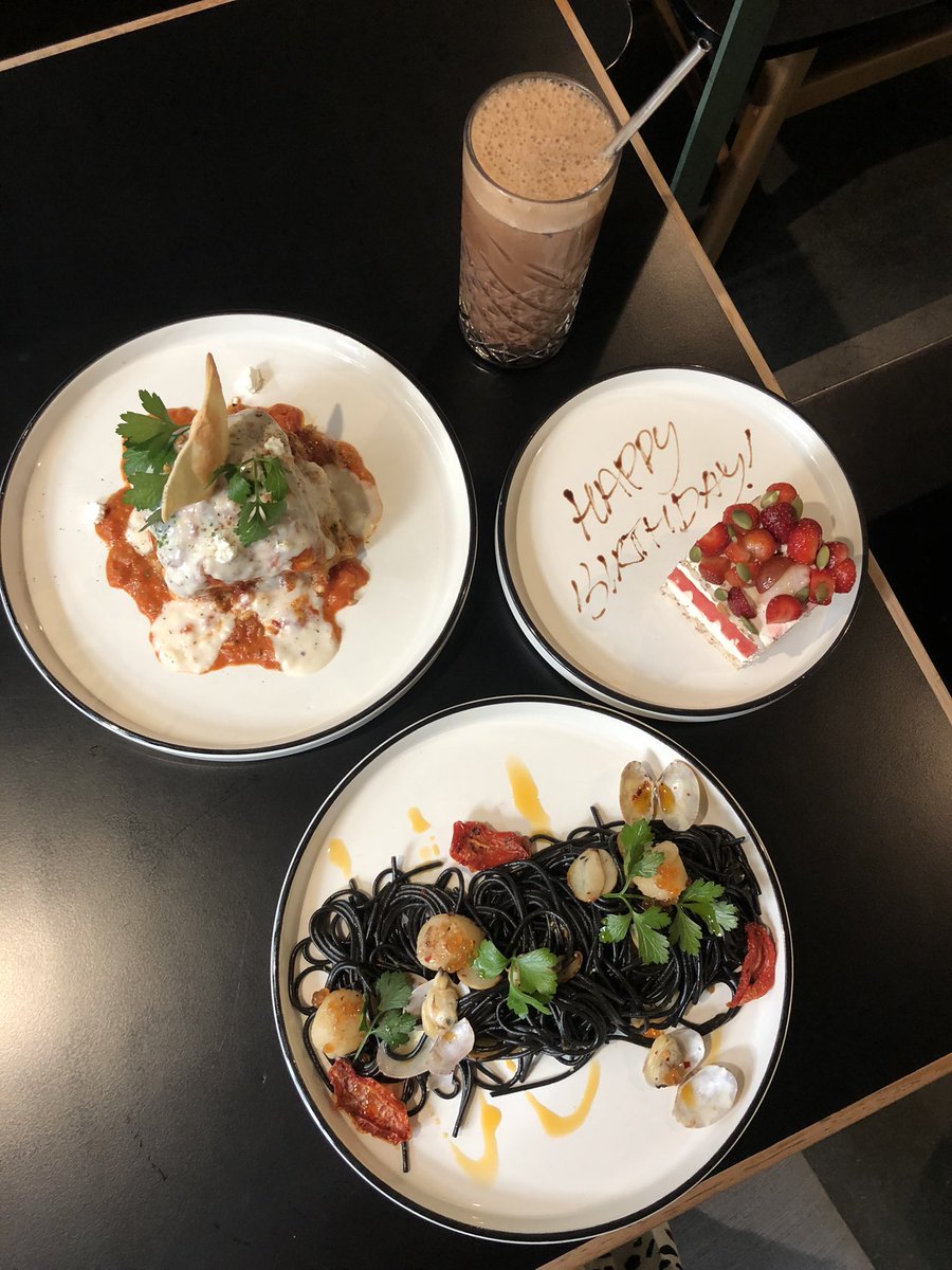 fifydiyxna's tweet photo. another year older &amp; happier 🍰🌷ᰔ https://t.co/oUIsAJUBwp