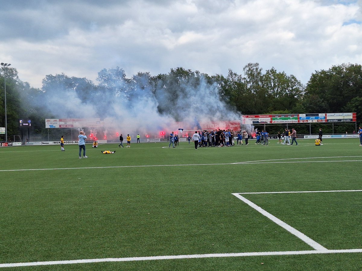 niek92jansen's tweet image. Sportpark de Koerbelt, Rijssen 📍

KHC Kampen promoveert naar de Vierde Divisie na een 1-3 zege op DZC&apos;68 op het mooie complex van Excelsior&apos;31 ⚽️

Voor DZC&apos;68 uit Doetinchem wacht er nog een herkansing.

#KHC #Kampen #DZC #DZC68 #Groundhopping #Groundhoppen