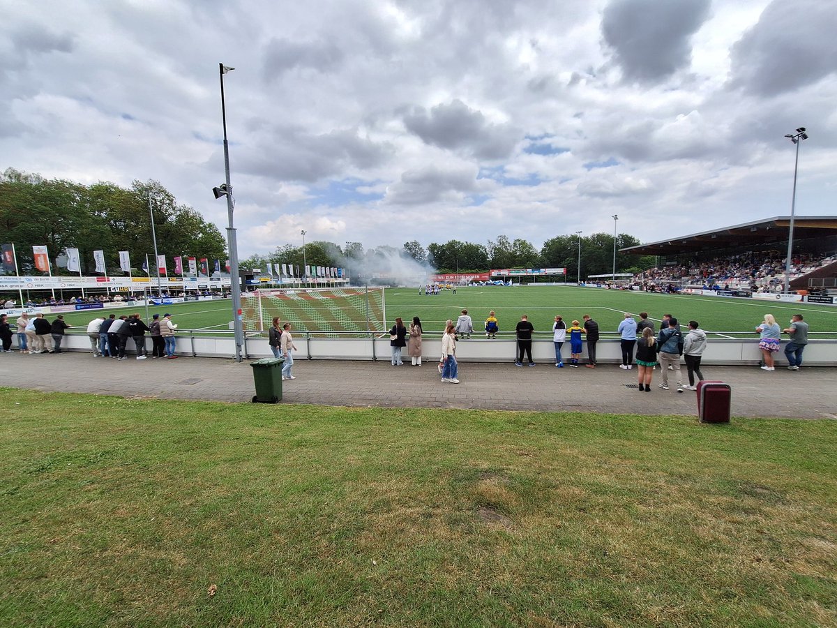 niek92jansen's tweet image. Sportpark de Koerbelt, Rijssen 📍

KHC Kampen promoveert naar de Vierde Divisie na een 1-3 zege op DZC&apos;68 op het mooie complex van Excelsior&apos;31 ⚽️

Voor DZC&apos;68 uit Doetinchem wacht er nog een herkansing.

#KHC #Kampen #DZC #DZC68 #Groundhopping #Groundhoppen