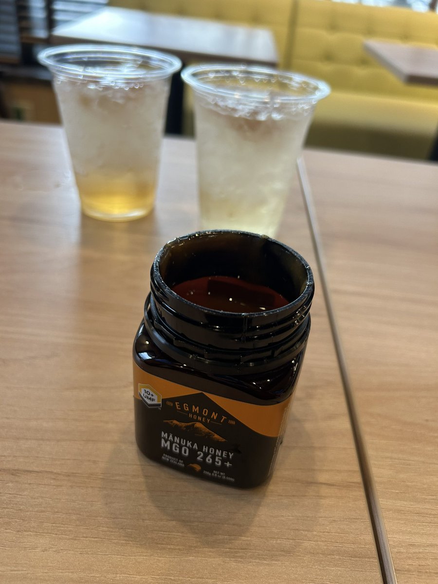 yozzeko's tweet photo. エグモントハニー（UMF10＋ MGO265相当）250g
美味しい #マヌカハニー であかりんと乾杯🥂
飲み物が数倍に美味しくなるのが素晴らしい👍
https://t.co/fssq5QjMQ6
#BeeMe #manukahoney #はじめましてのマヌカハニー #ビーミー #プレゼント #楽天 #楽天スーパーSALE #楽天スーパーセール #カラキャス https://t.co/ObWOMo8Xb8